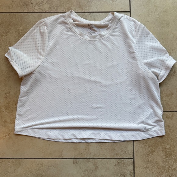 Nike Dri-FIT White Cropped Short Sleeve Top Athletic Activewear - Picture 1 of 6